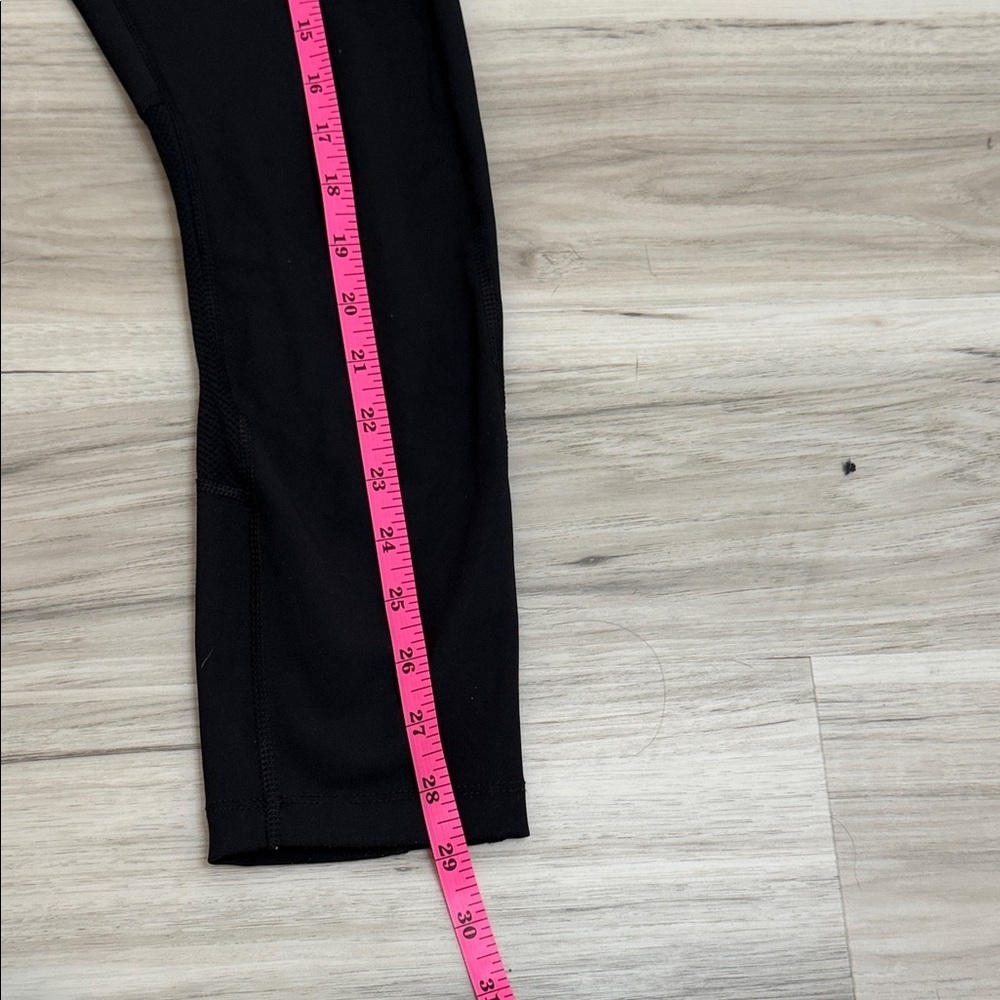 Nike Women’s Black cropped Leggings with White Swoosh size small - Picture 9 of 12
